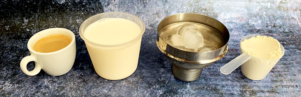 ingrediencie na prípravu ľadovej kávy s proteínom
