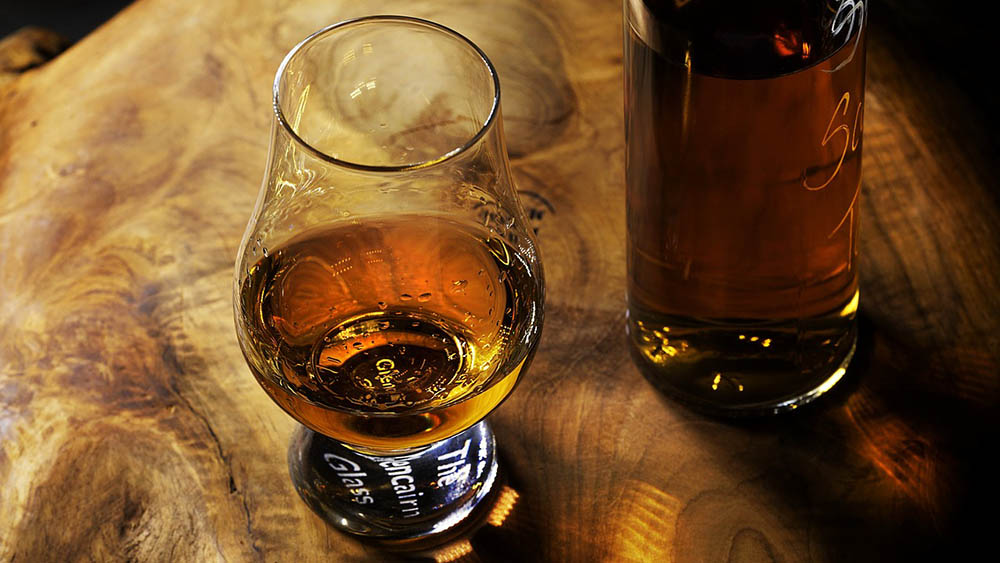 Rum - nezameniteľný alkohol námorníkov s výstižnou chuťou