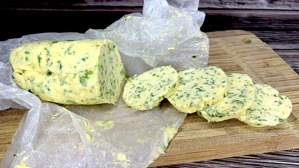 Recept a tipy na domáce bylinkové maslo