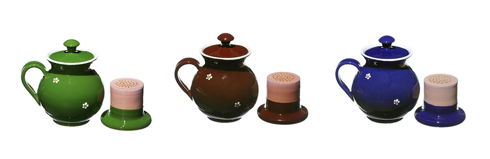 remeselné keramické hrnčeky na prípravu čaju