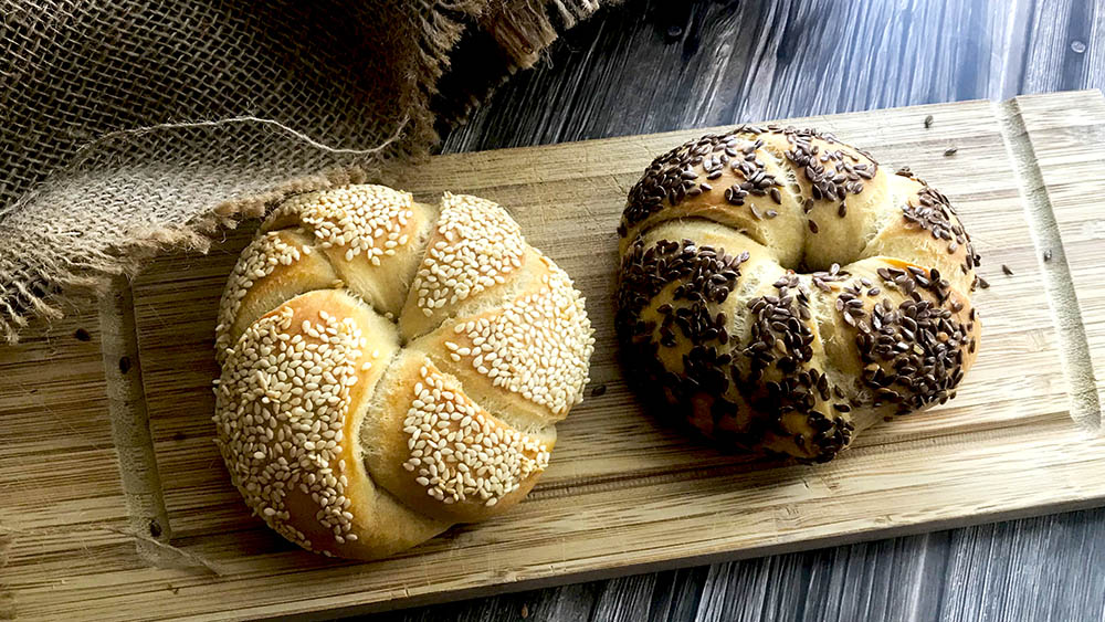 Ako si doma upiecť kaiserky? Recept a postup na žemličky z kvásku.