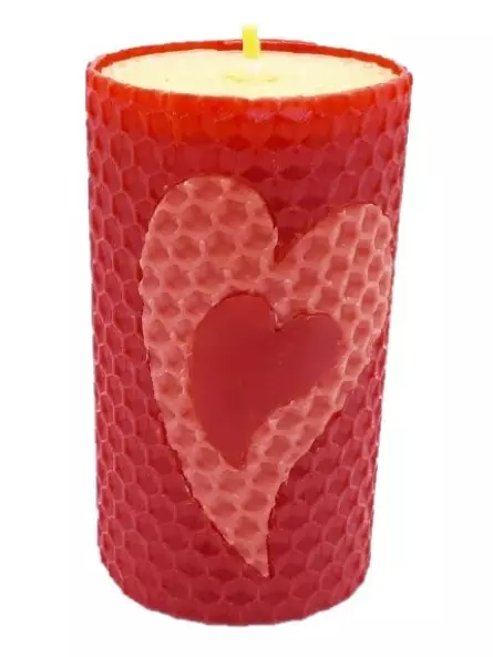 Sviečka včelí vosk červená srdce v srdci 105mm/50mm